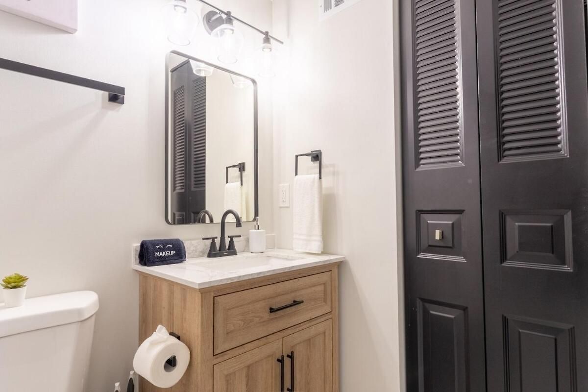Ballantyne 3br House, Privateyard, Work Desk & 1 Gig Wi-fi * Charlotte