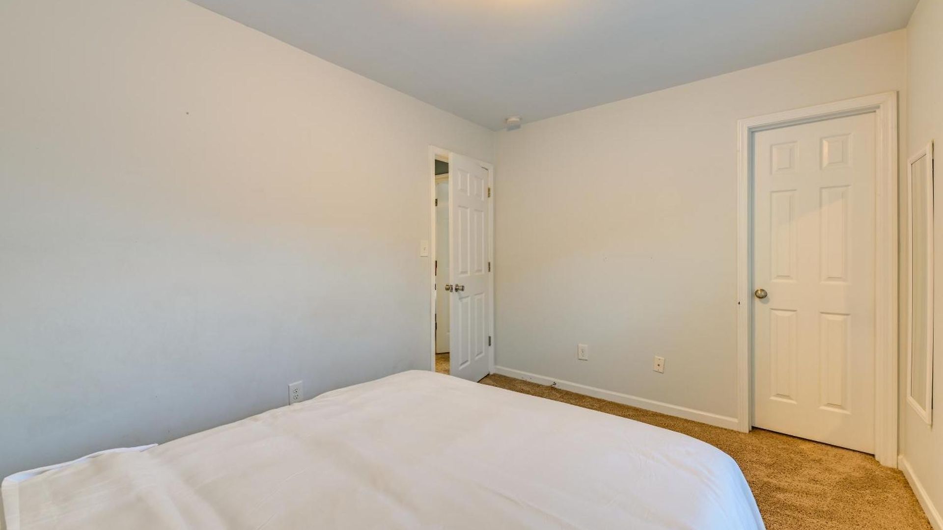 Pet-friendly Just Outside Downtown Charlotte! Holiday home *