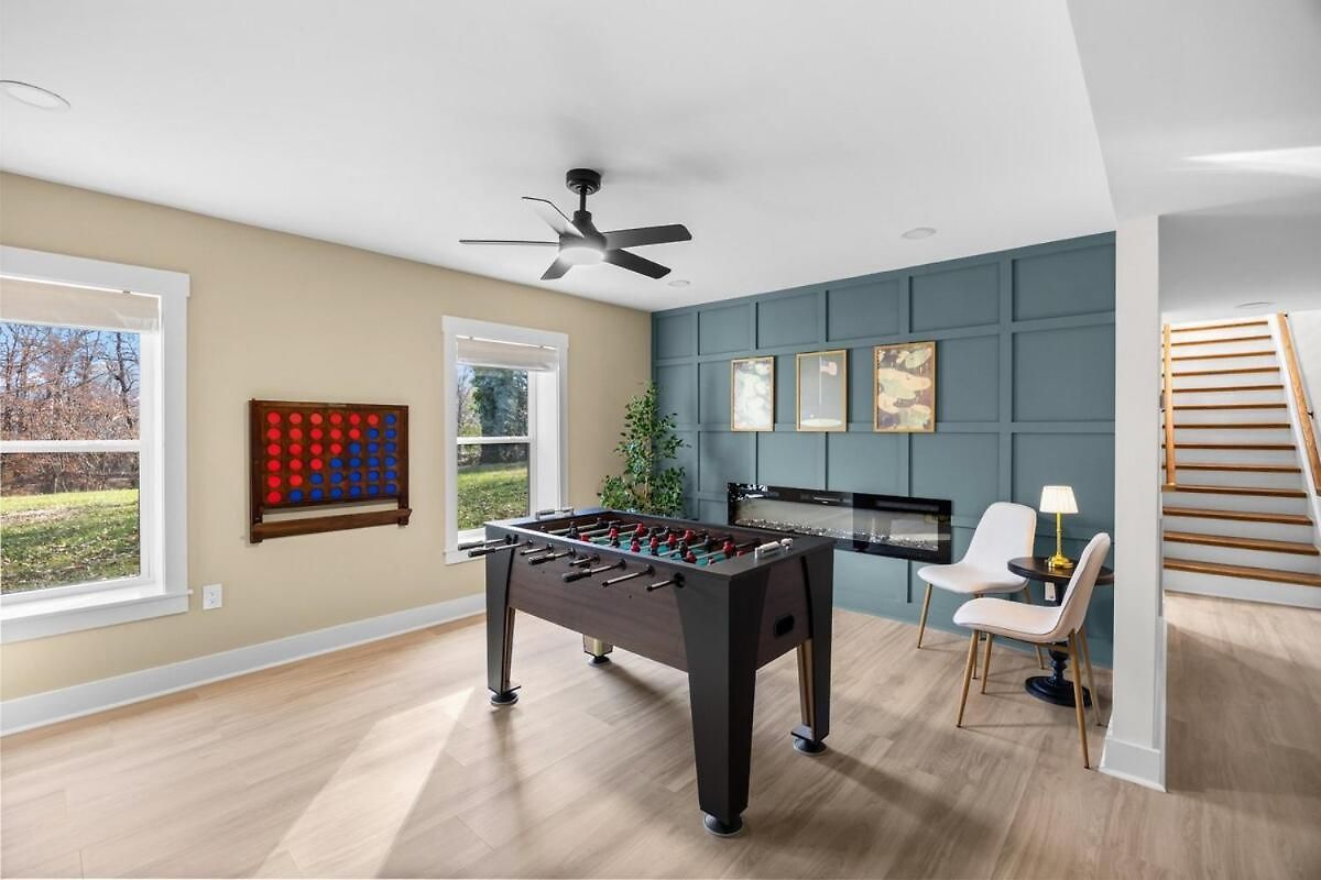 4 Kings-1 Queen-gameroom-lounge-luxury Home-4k1q2t Holiday home Charlotte