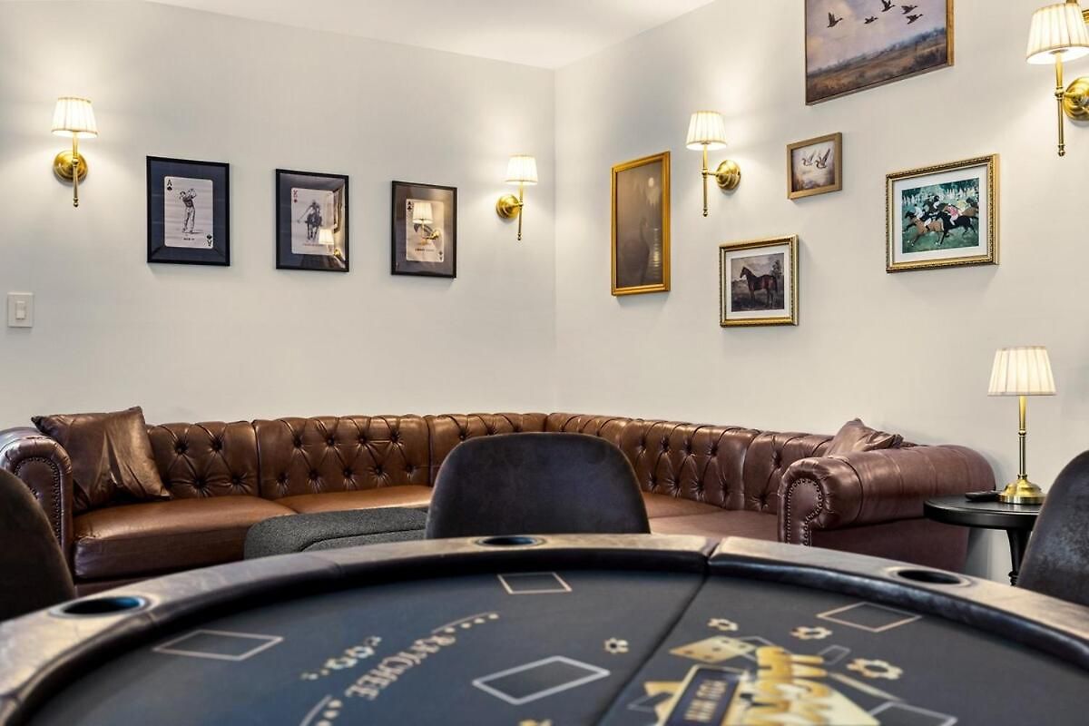 4 Kings-1 Queen-gameroom-lounge-luxury Home-4k1q2t Holiday home *