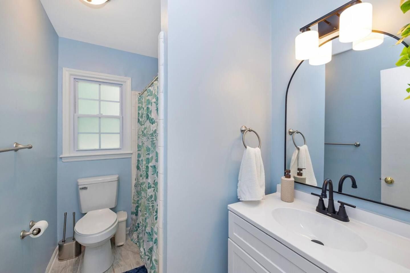 New! Special Intro Rates! Lovely 2 Bedroom