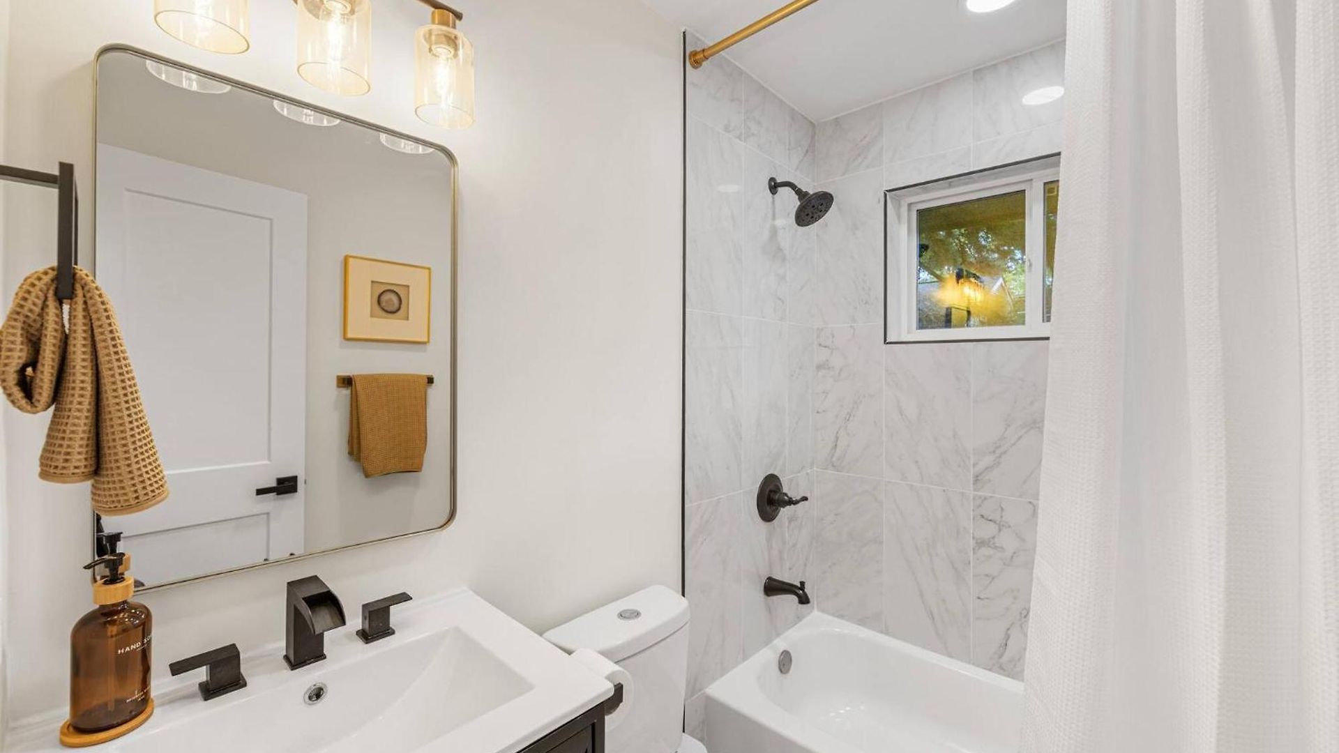 Holiday home New Shamrock Stunner | King Bed, Pet Friendly Charlotte