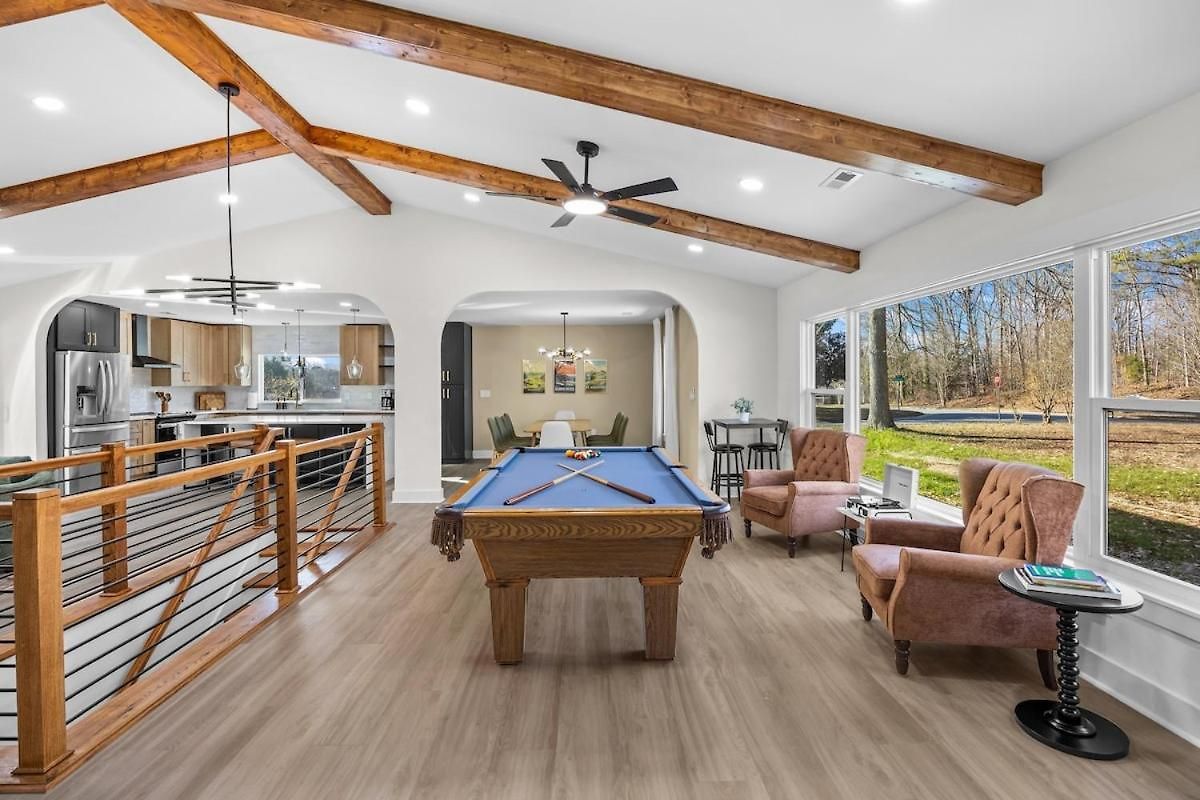 4 Kings-1 Queen-gameroom-lounge-luxury Home-4k1q2t Charlotte