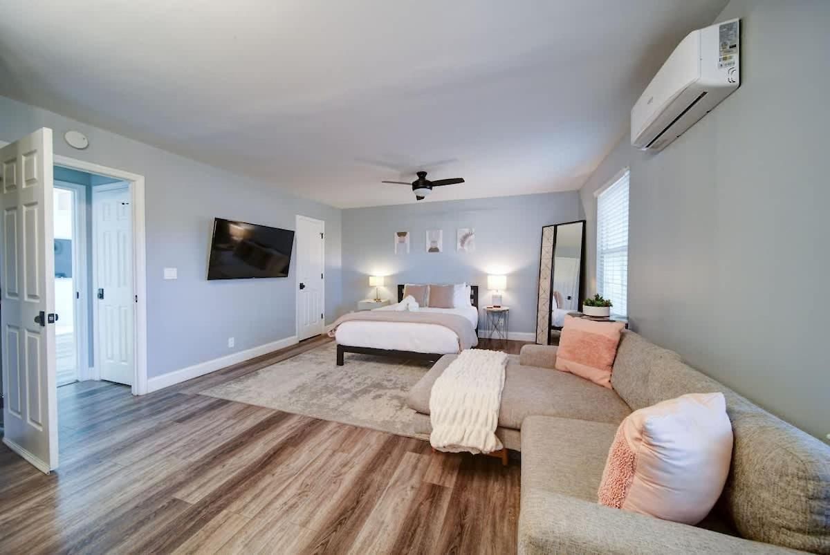 Stylish 4br - Modern & Bright Interior Holiday home