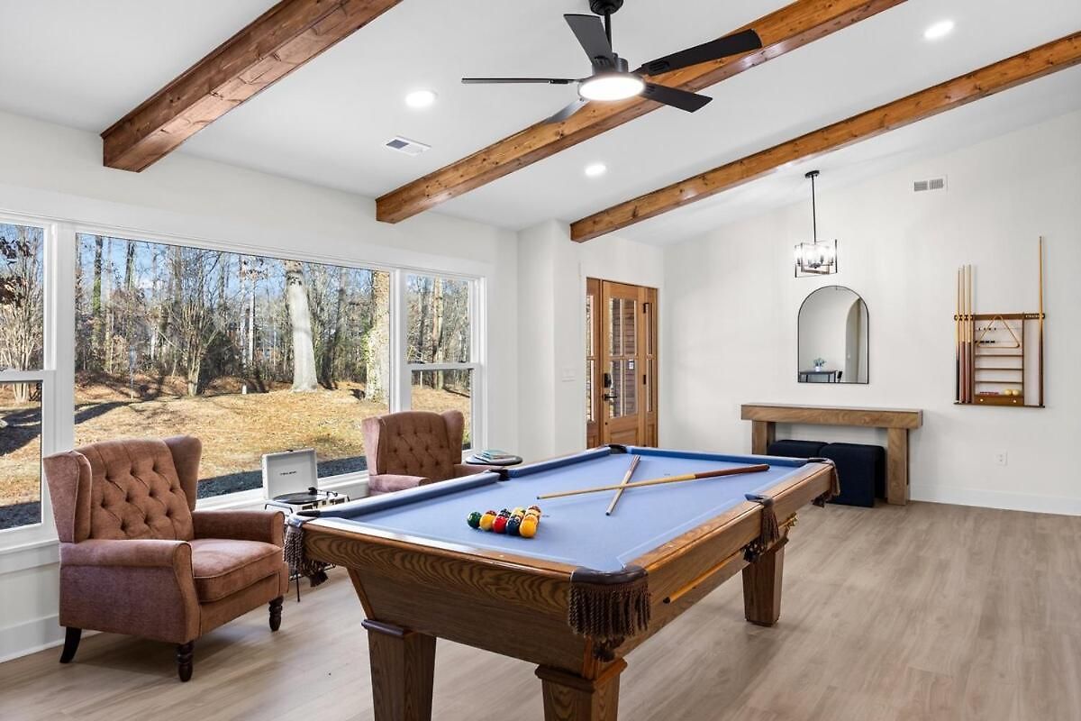 4 Kings-1 Queen-gameroom-lounge-luxury Home-4k1q2t *