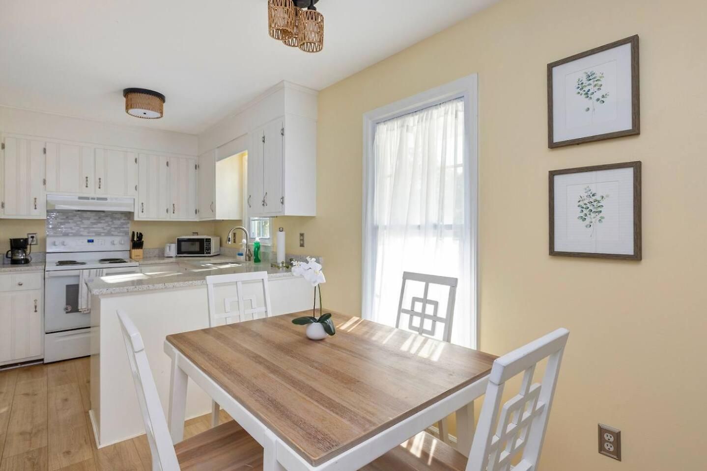 Holiday home New! Special Intro Rates! Lovely 2 Bedroom *