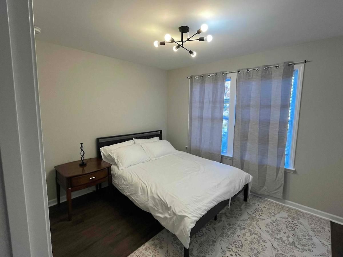 Holiday home Spacious 4 Bedroom House In Area Close To Pnc Pavilion Charlotte