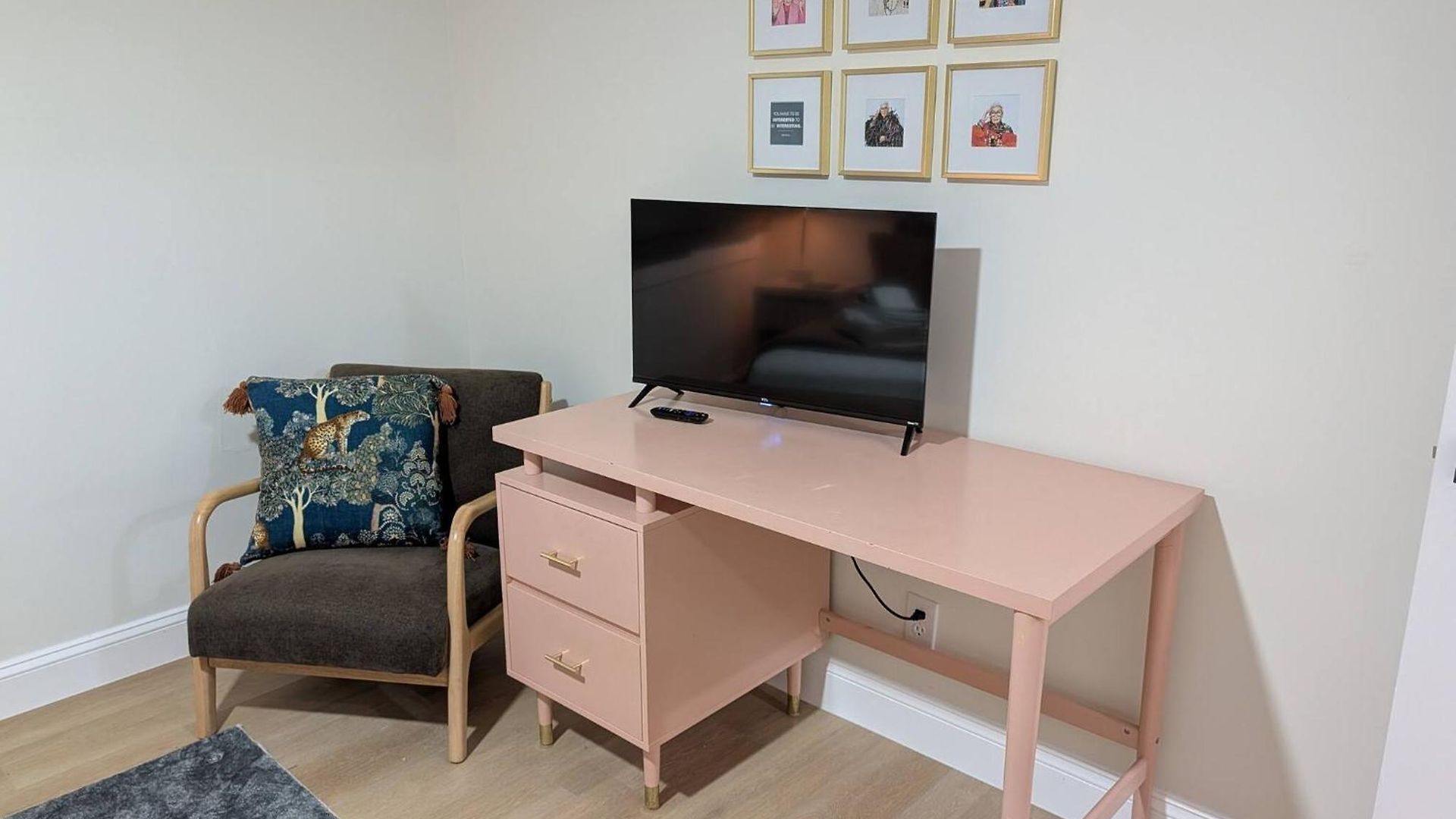 New Shamrock Stunner | King Bed, Pet Friendly Charlotte