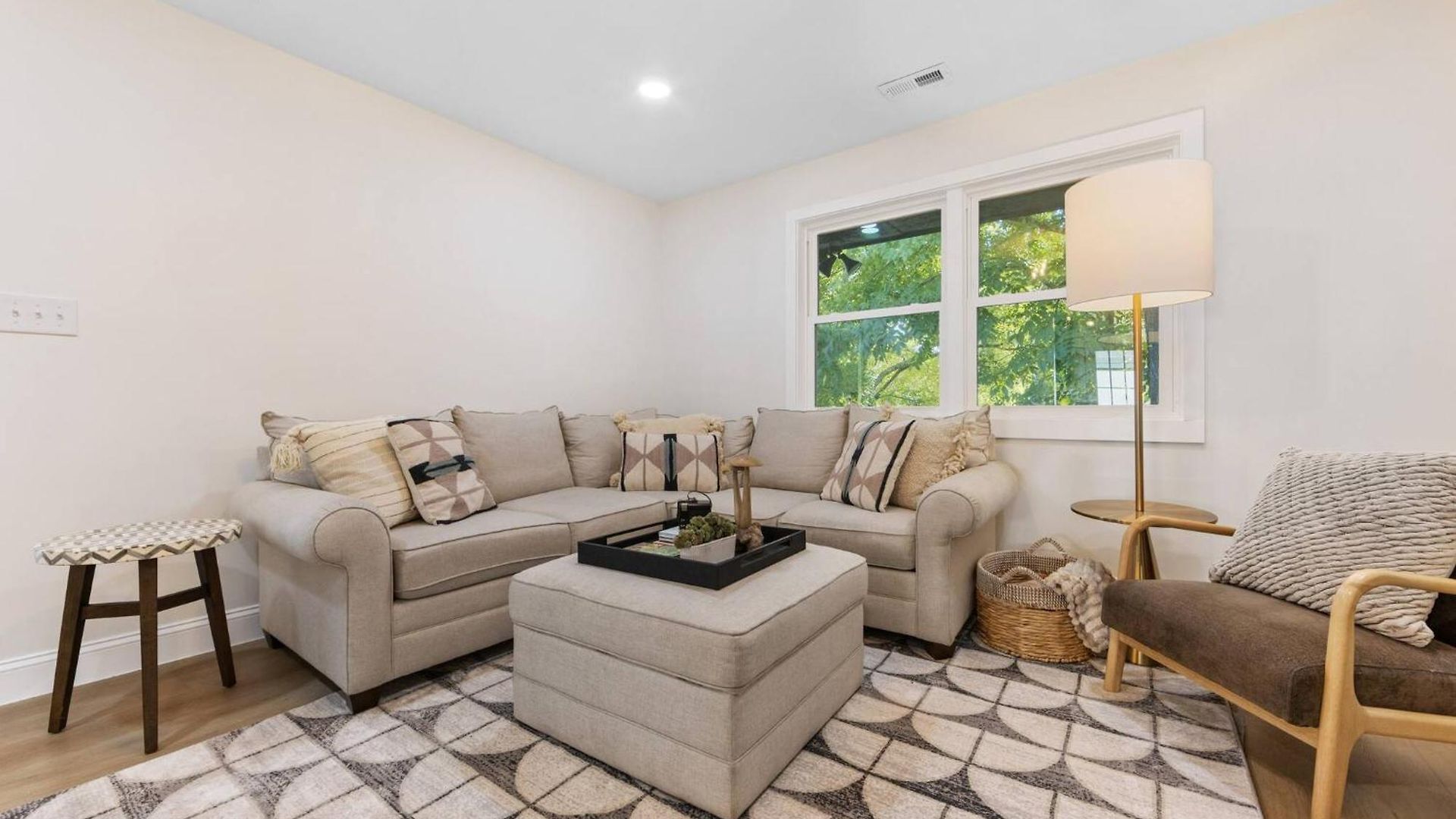 Plaza Shamrock *pied-a-terre* Newly Renovated!