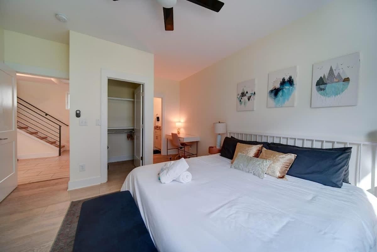 Holiday home Luxe Townhome Rooftop Hot Tub Parking Charlotte