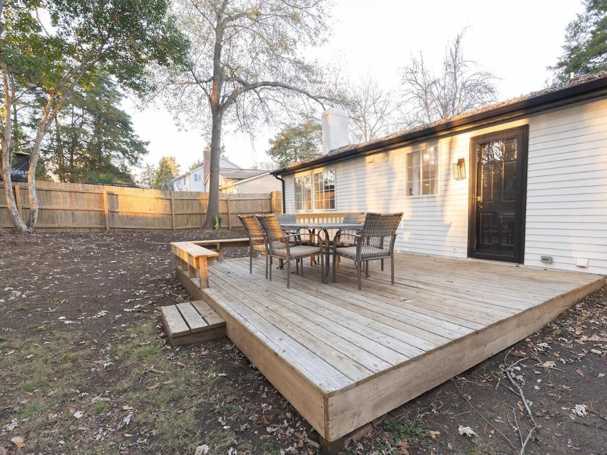 Ballantyne 3br House, Privateyard, Work Desk & 1 Gig Wi-fi Holiday home