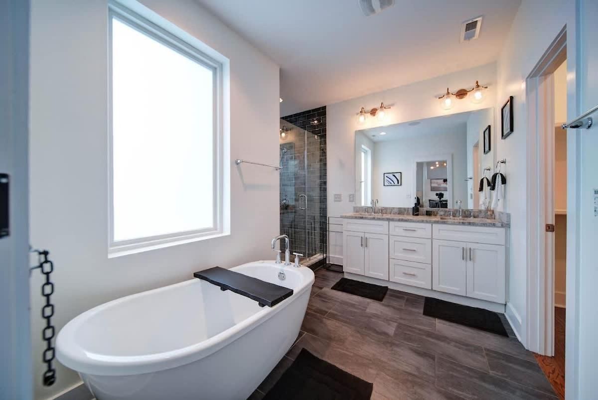 Modern Rooftop Townhome W Hot Tub & Skyline Views * Charlotte