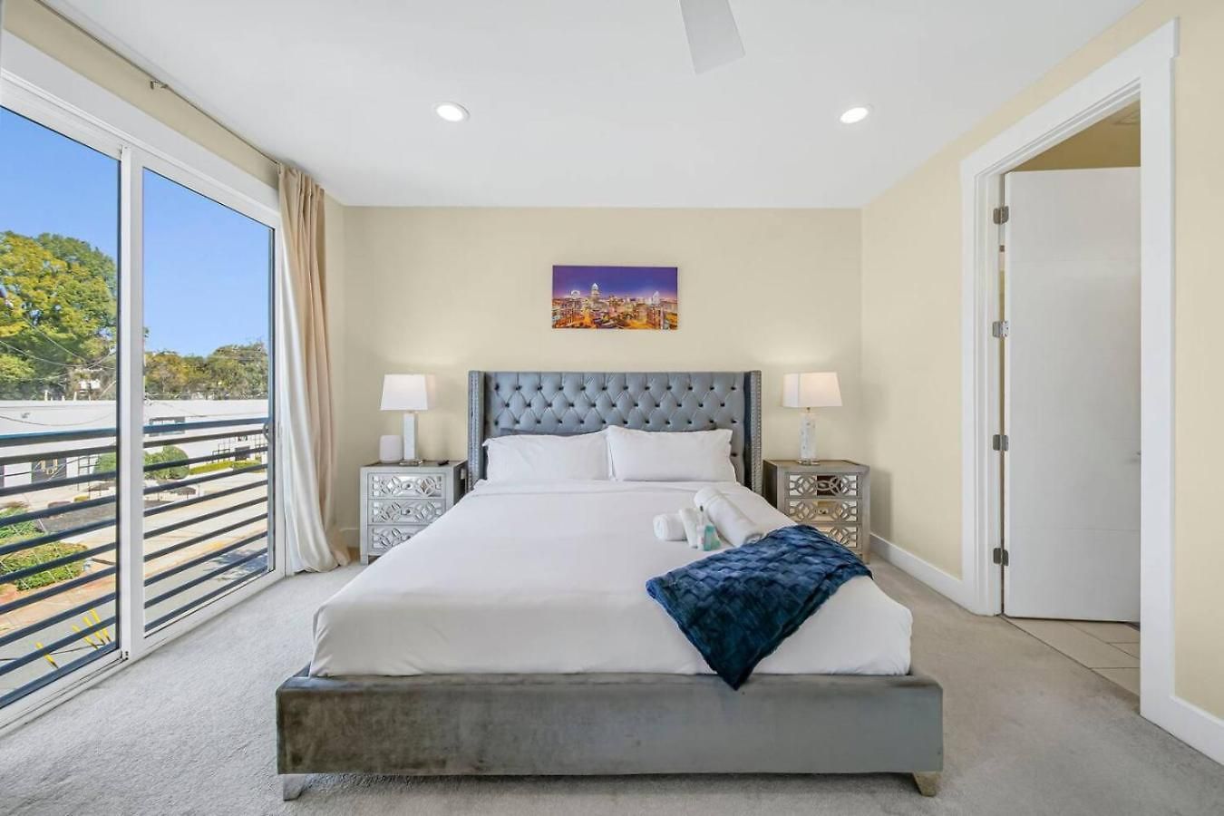 Holiday home Modern 4-story 3-br Townhome With Rooftop Lounge Charlotte