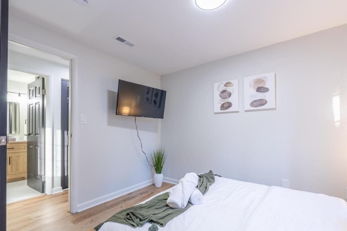 Holiday home Ballantyne 3br House, Privateyard, Work Desk & 1 Gig Wi-fi *