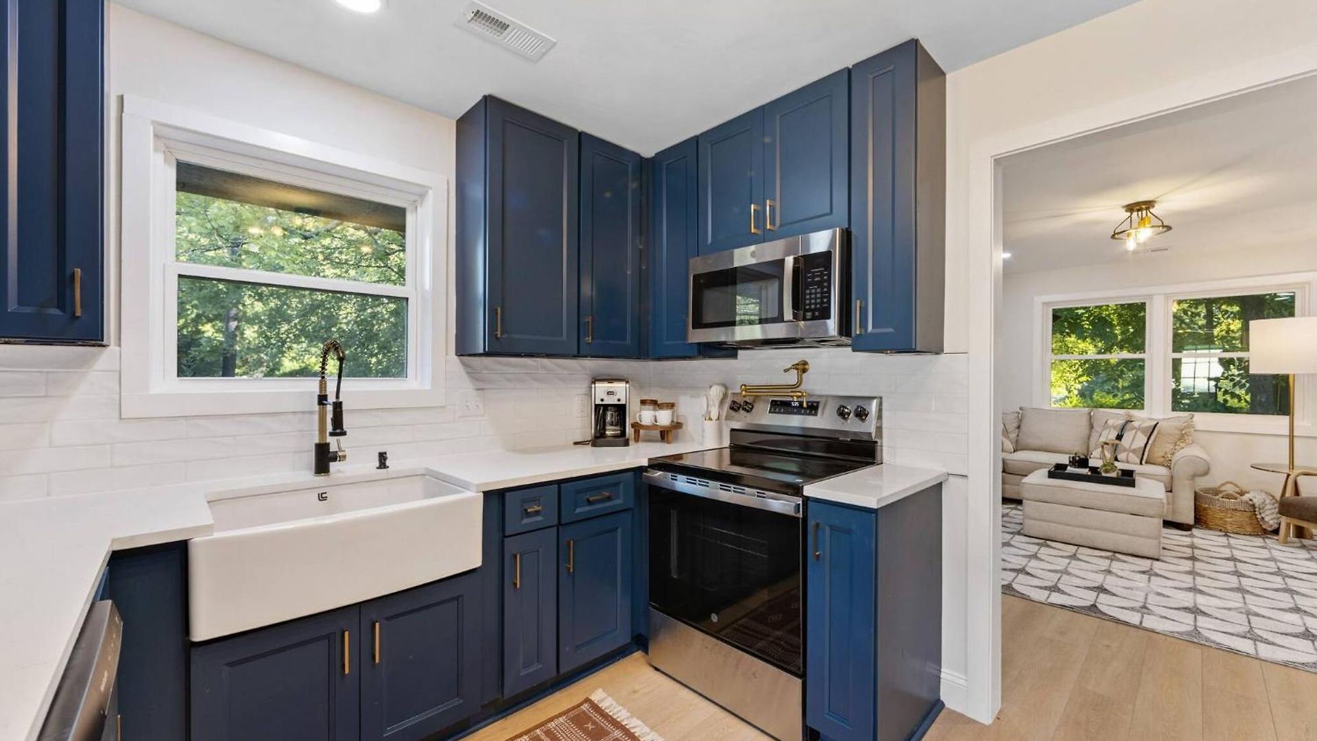 Holiday home *now Available!* Renovated Plaza Shamrock Duplex