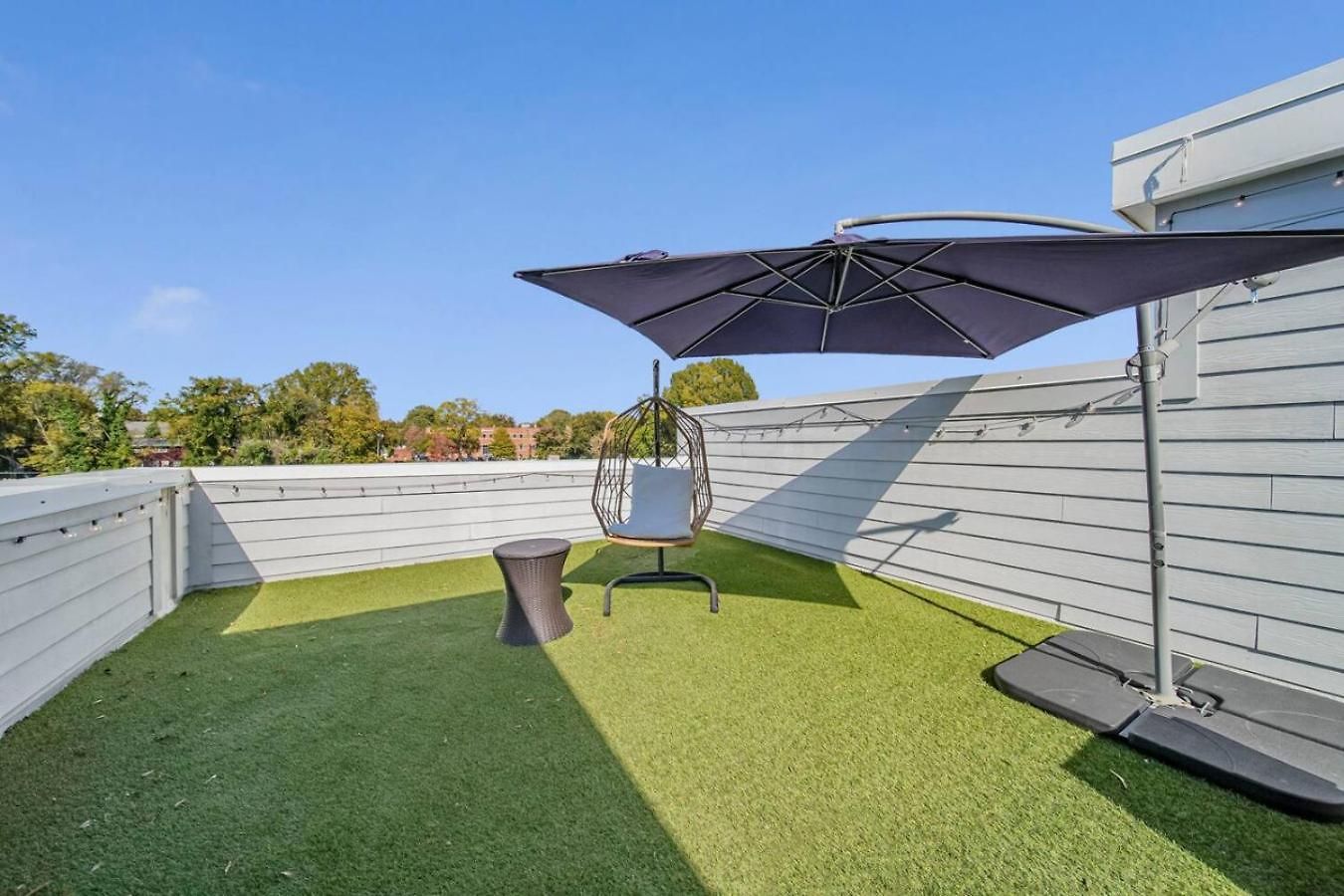 Modern 4-story 3-br Townhome With Rooftop Lounge Holiday home