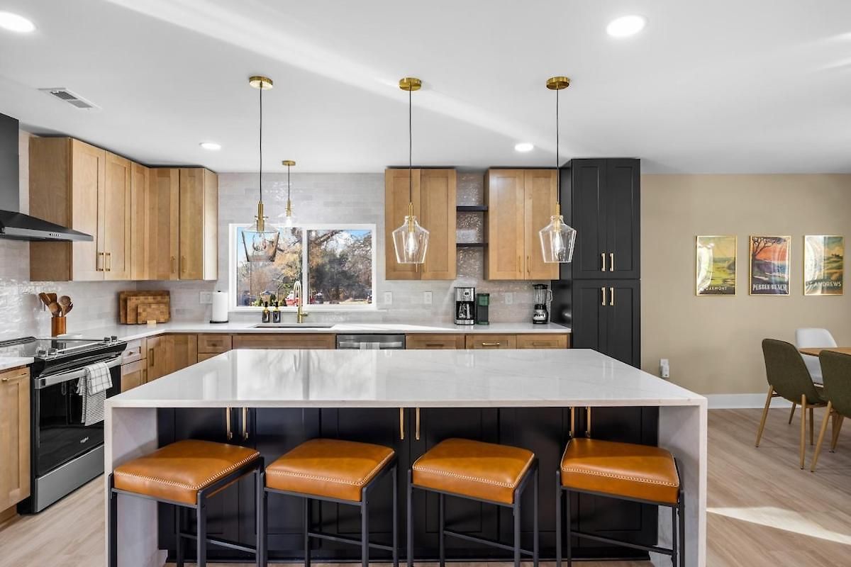 4 Kings-1 Queen-gameroom-lounge-luxury Home-4k1q2t Charlotte