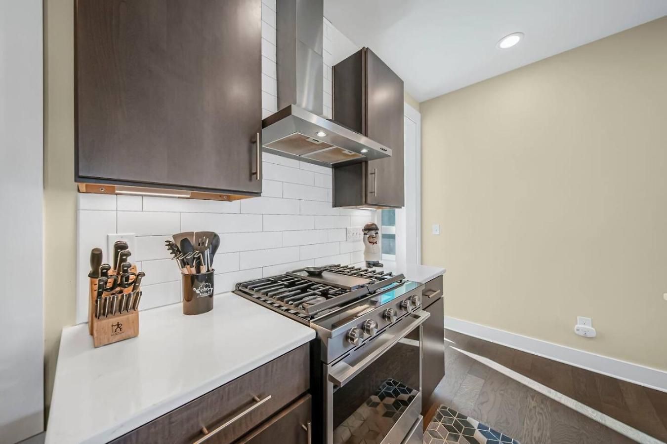 Modern 4-story 3-br Townhome With Rooftop Lounge Holiday home
