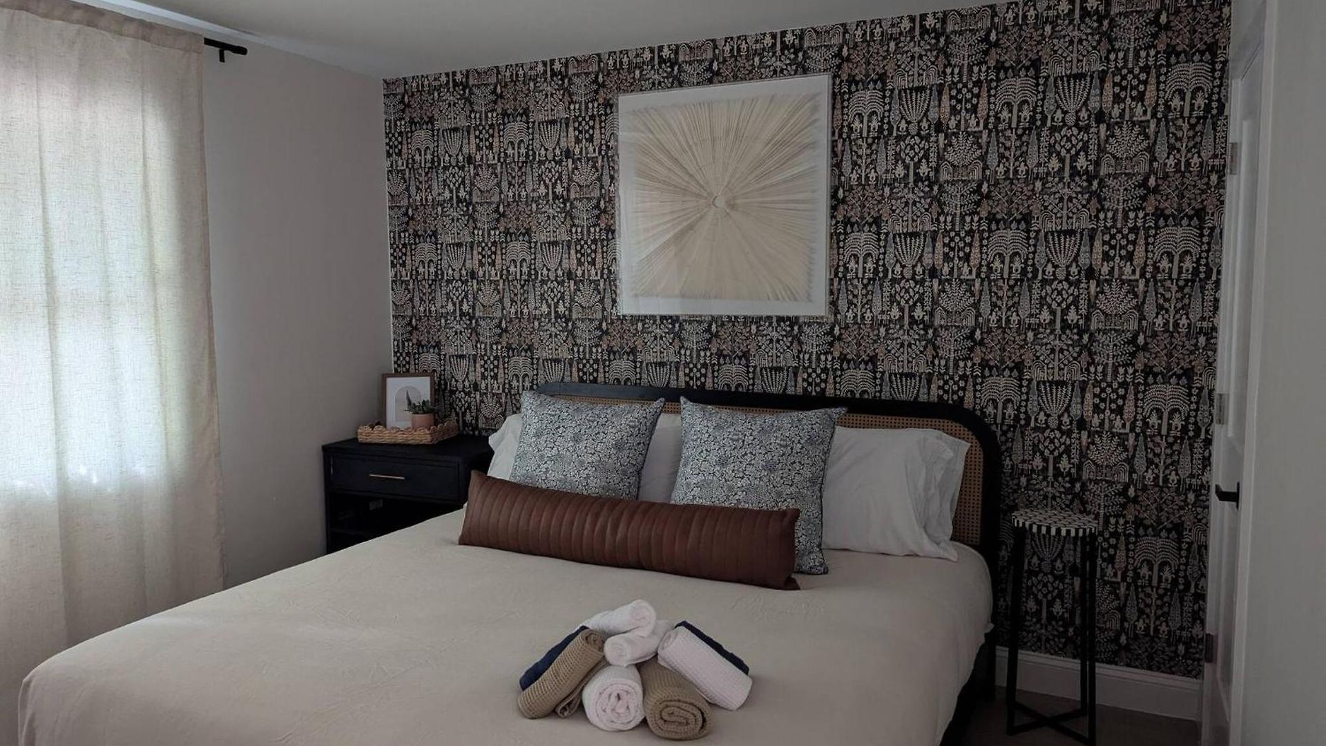 *now Available!* Renovated Plaza Shamrock Duplex Holiday home *