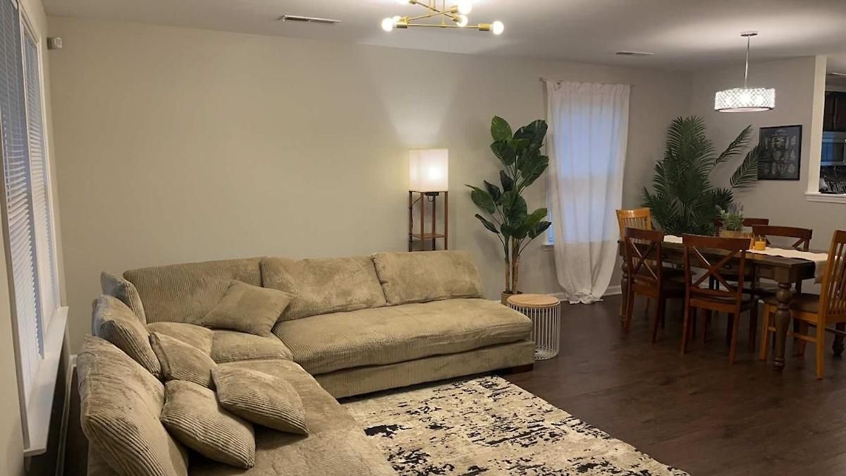 Spacious 4 Bedroom House In Area Close To Pnc Pavilion