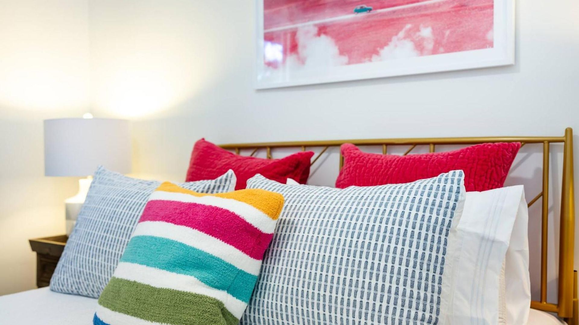 New Shamrock Stunner | King Bed, Pet Friendly Holiday home *