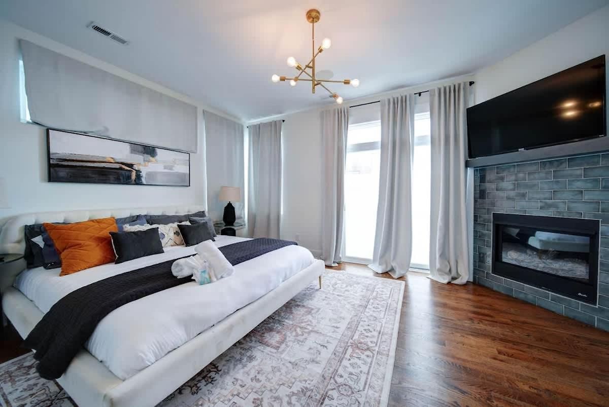 Modern Rooftop Townhome W Hot Tub & Skyline Views *
