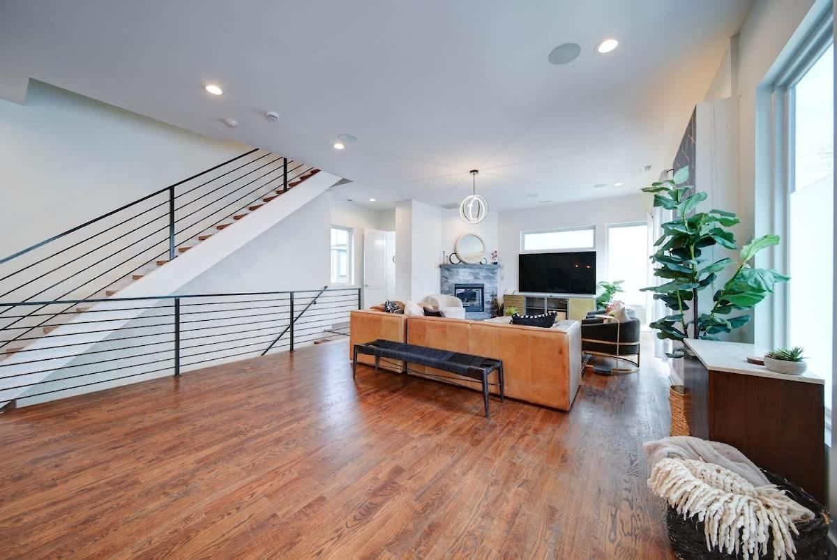 Modern Rooftop Townhome W Hot Tub & Skyline Views Holiday home