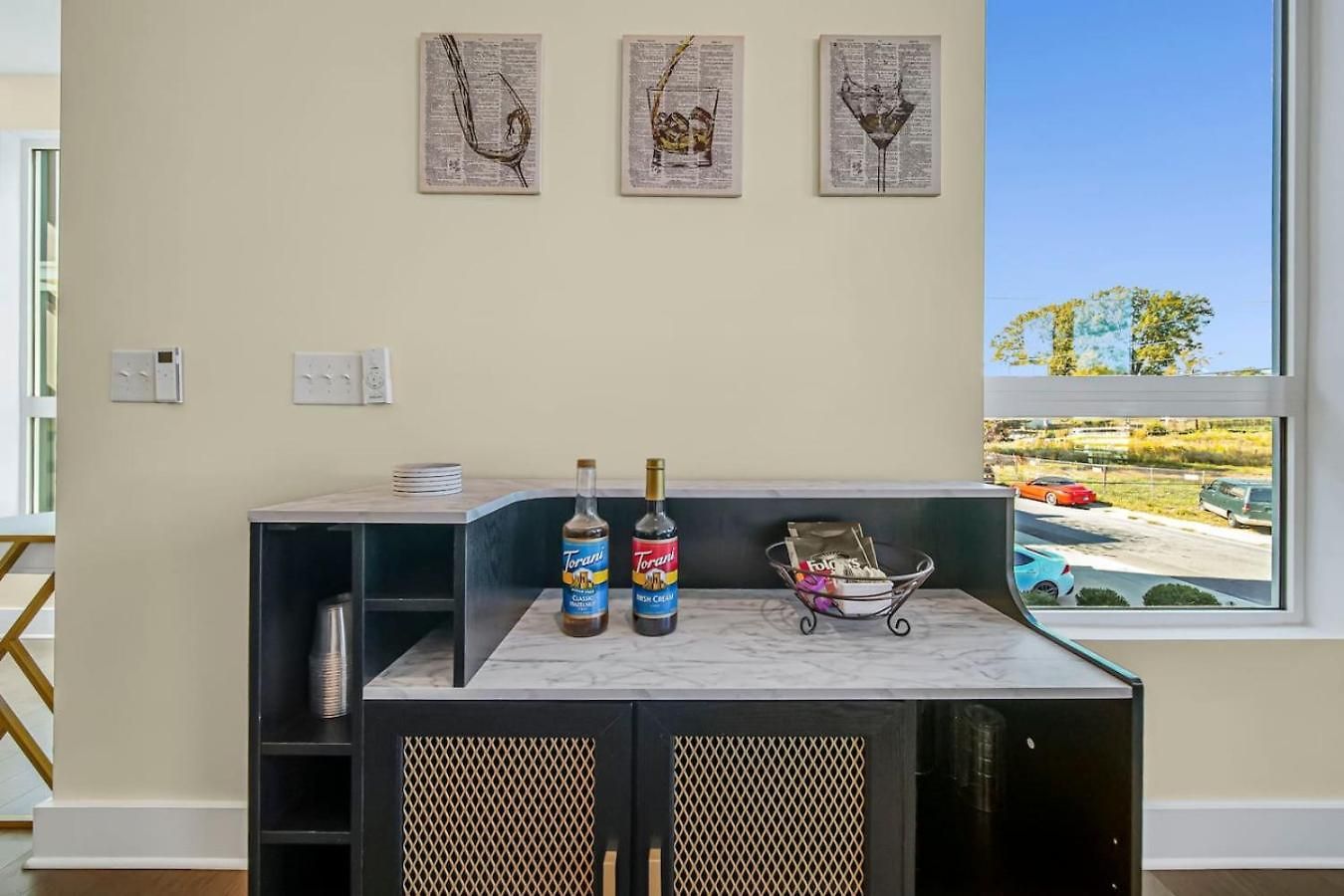 Modern 4-story 3-br Townhome With Rooftop Lounge Charlotte
