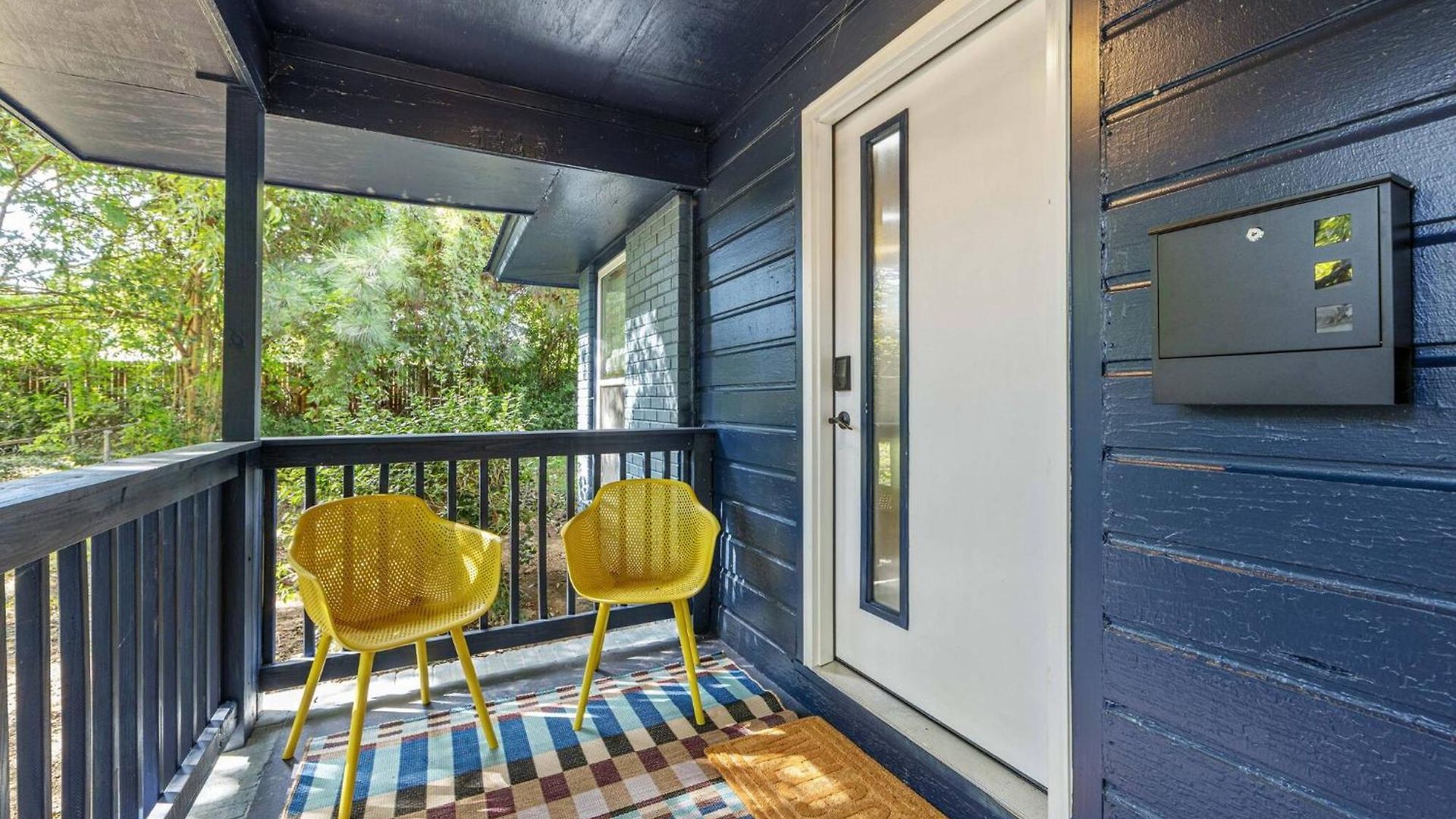 New Shamrock Stunner | King Bed, Pet Friendly Charlotte