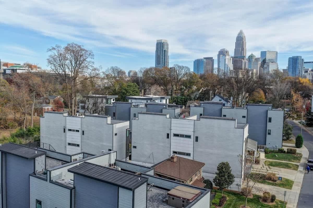 Modern Rooftop Townhome W Hot Tub & Skyline Views Holiday home