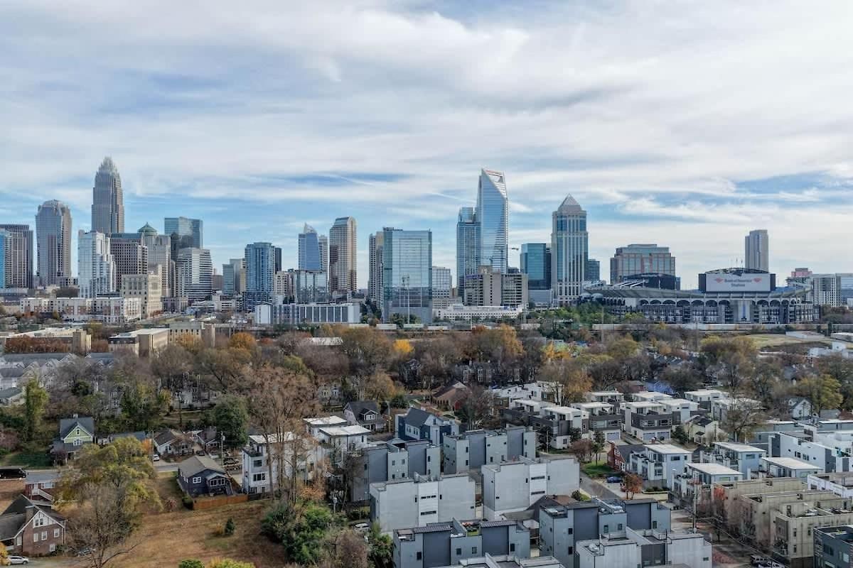 Modern Rooftop Townhome W Hot Tub & Skyline Views Charlotte
