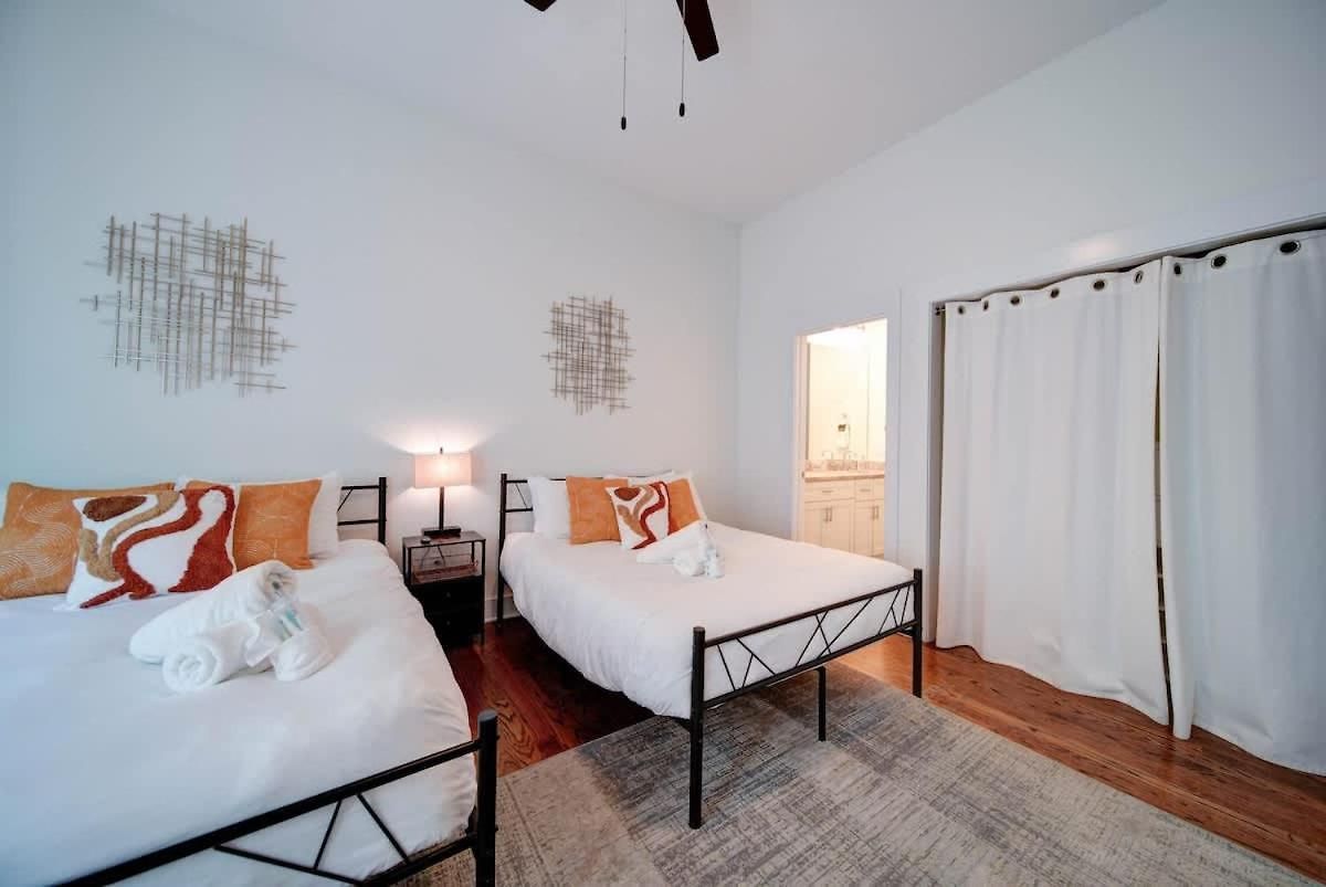 Modern Rooftop Townhome W Hot Tub & Skyline Views * Charlotte