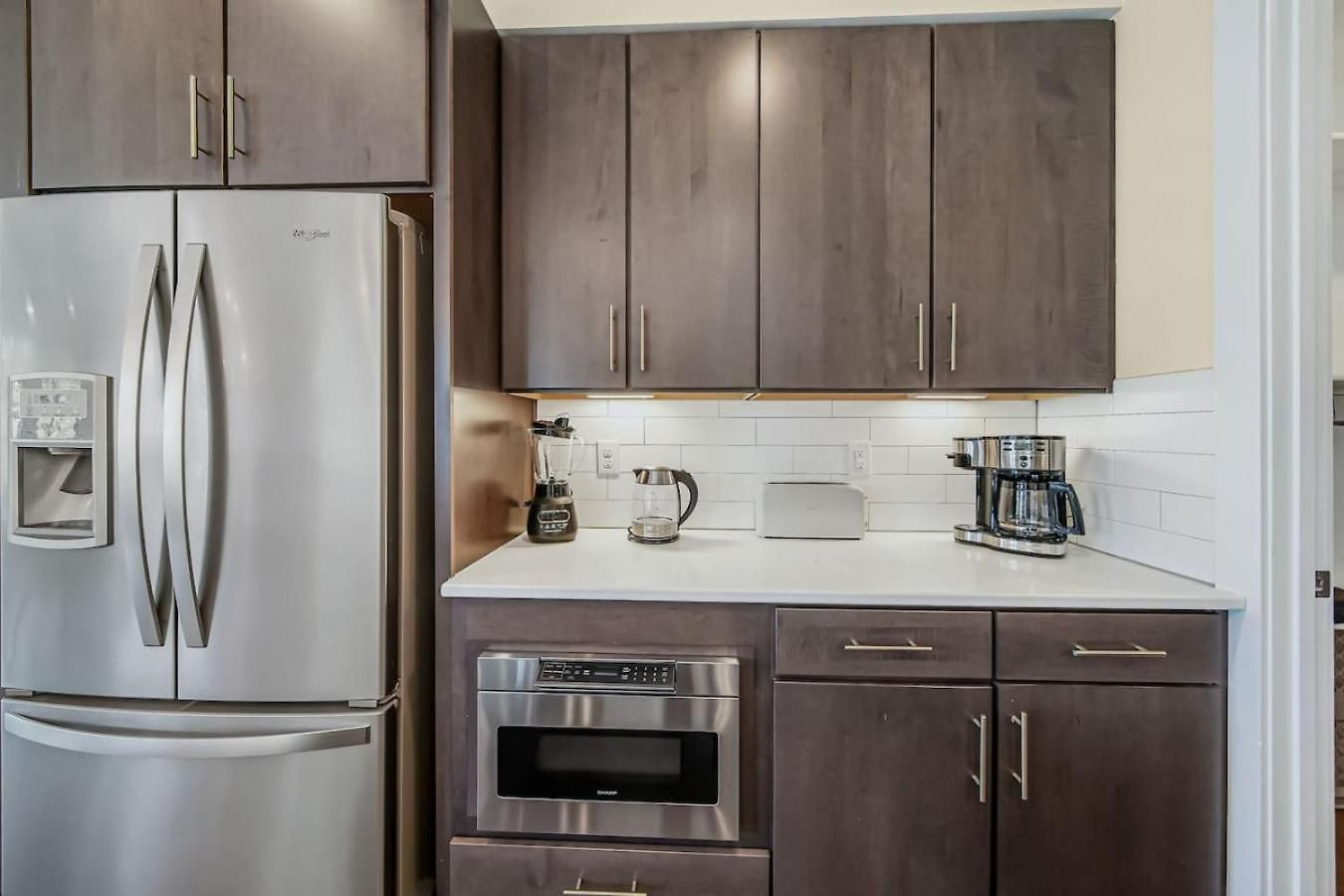 Modern 4-story 3-br Townhome With Rooftop Lounge * Charlotte