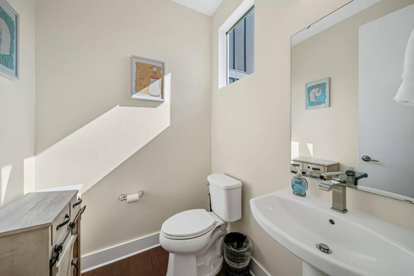 Modern 4-story 3-br Townhome With Rooftop Lounge * Charlotte