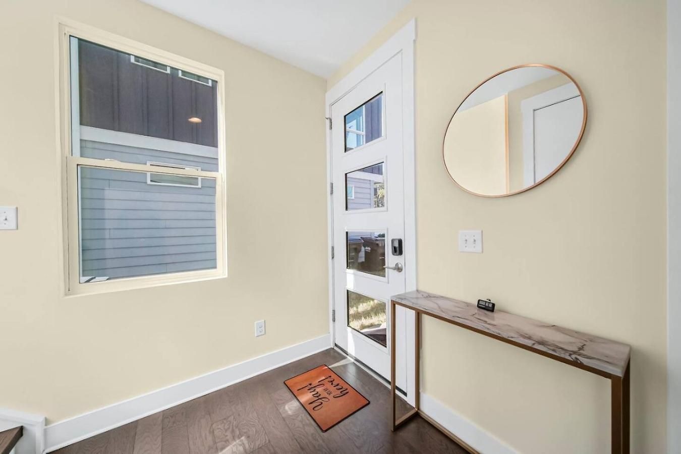 Modern 4-story 3-br Townhome With Rooftop Lounge