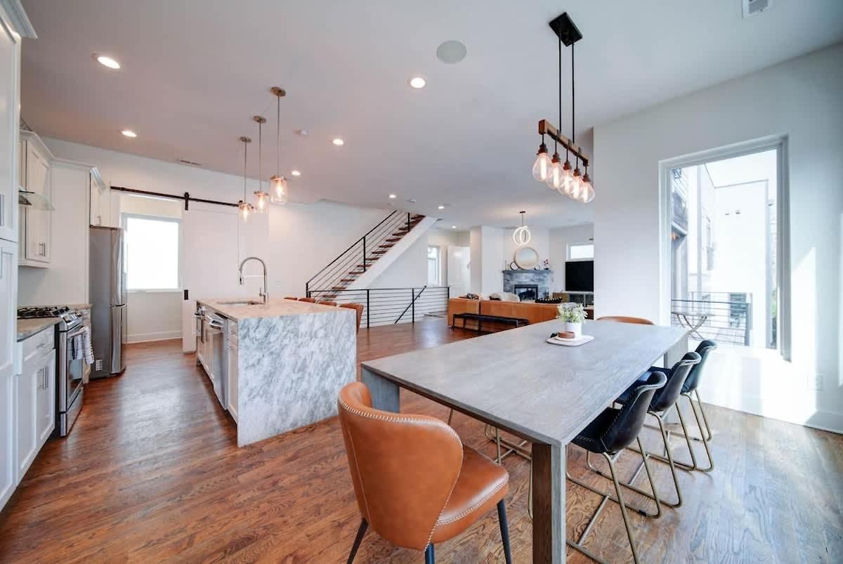 Holiday home Modern Rooftop Townhome W Hot Tub & Skyline Views *