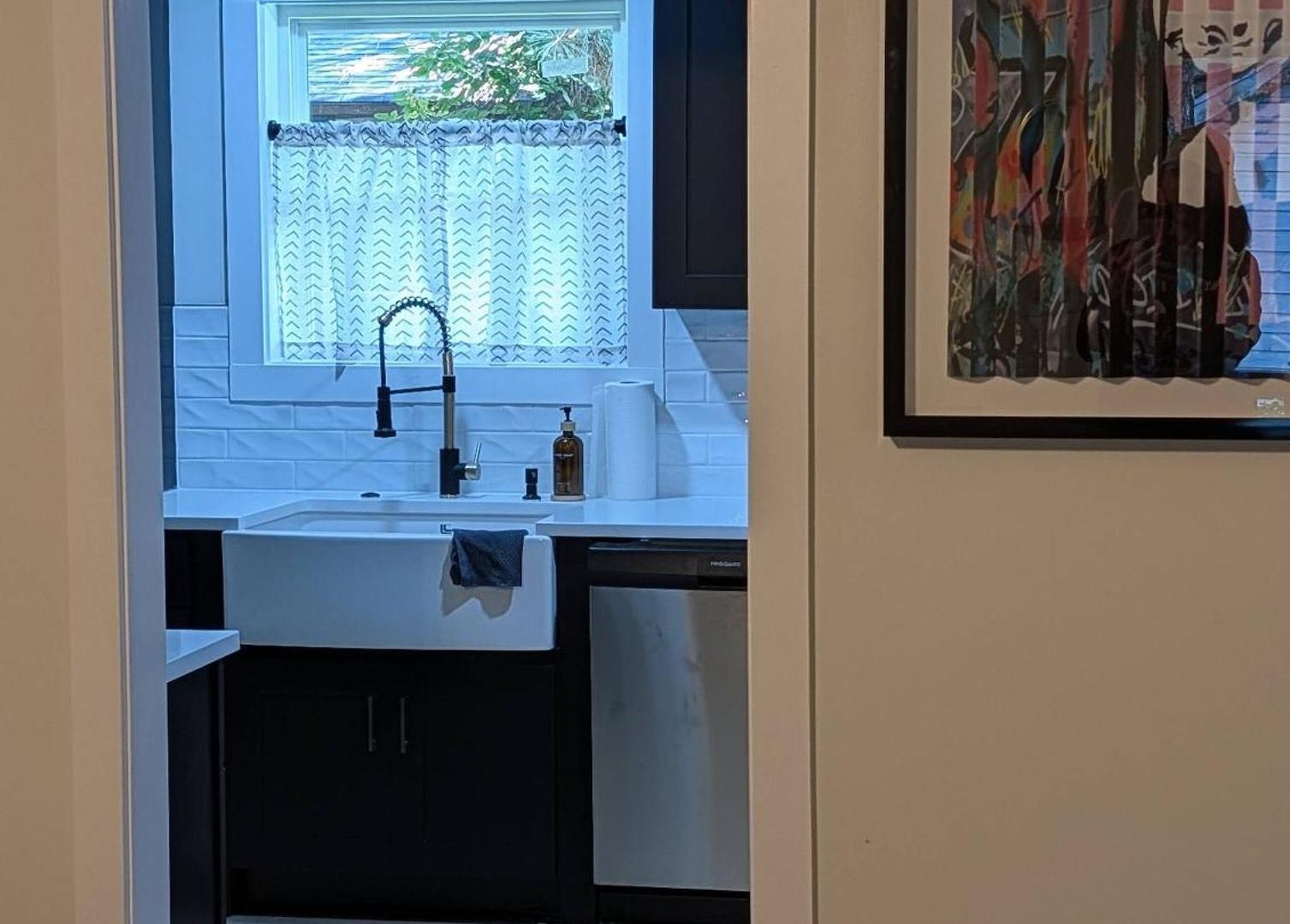 New Shamrock Stunner | King Bed, Pet Friendly *