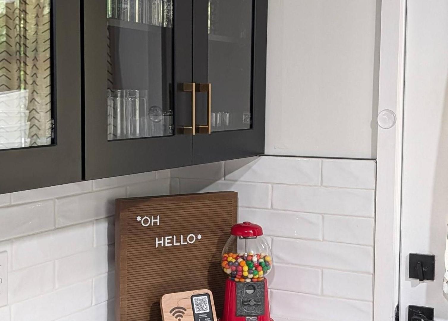 New Shamrock Stunner | King Bed, Pet Friendly Holiday home