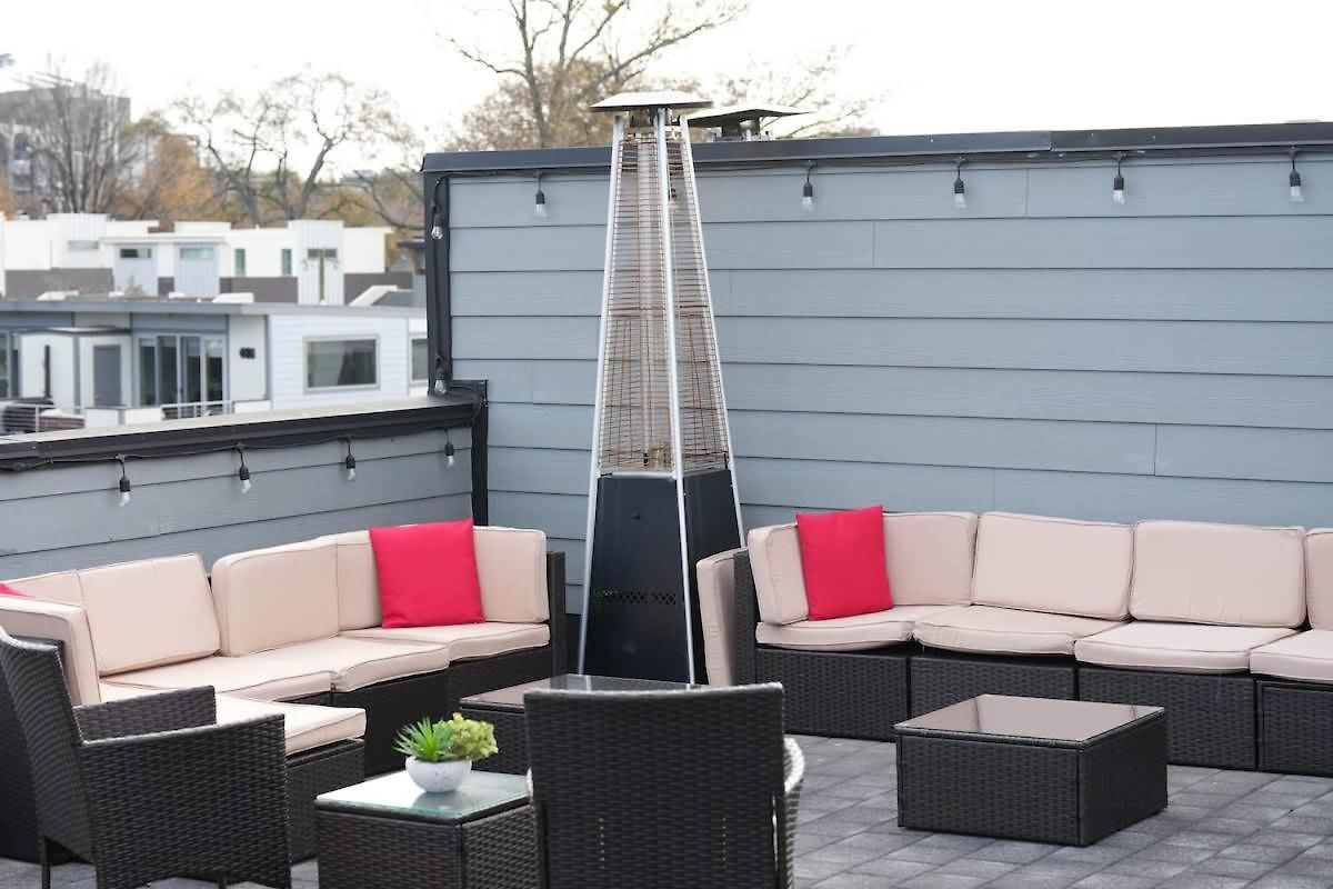 Holiday home Modern Rooftop Townhome W Hot Tub & Skyline Views Charlotte