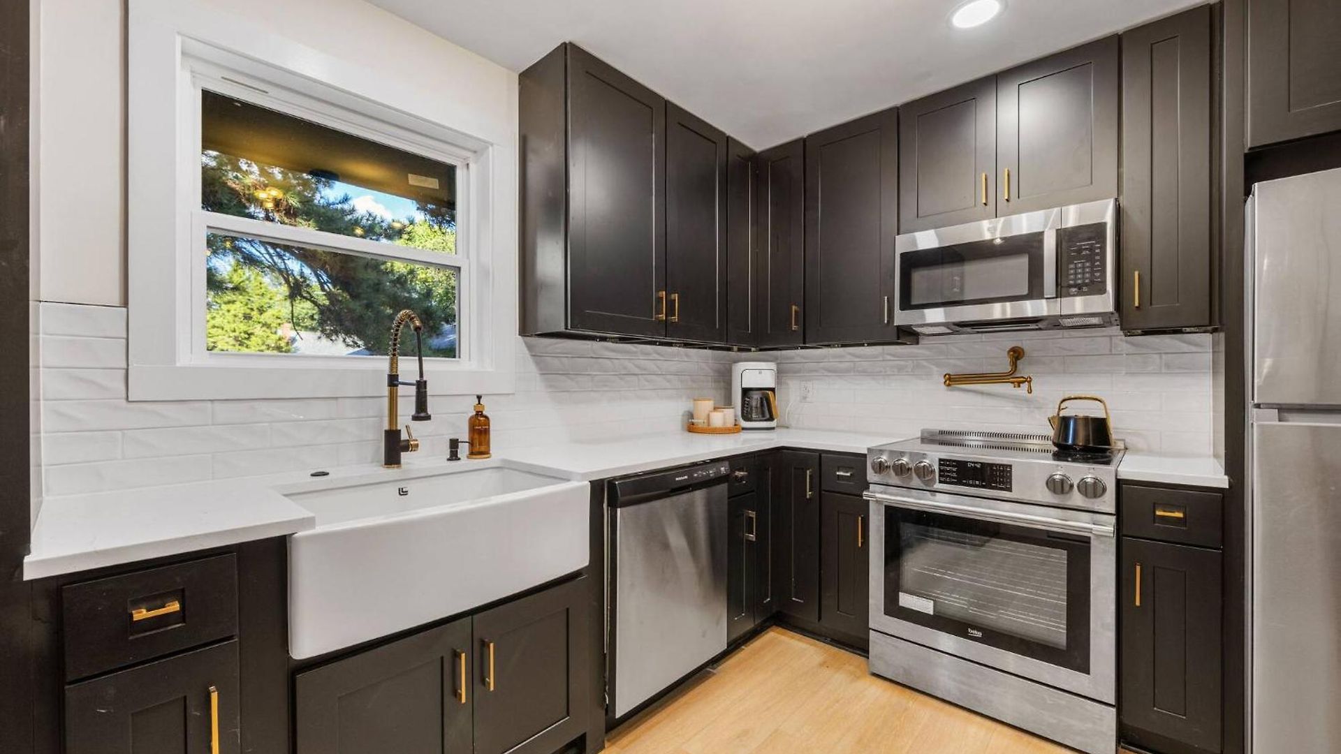 Holiday home *now Available!* Renovated Plaza Shamrock Duplex *
