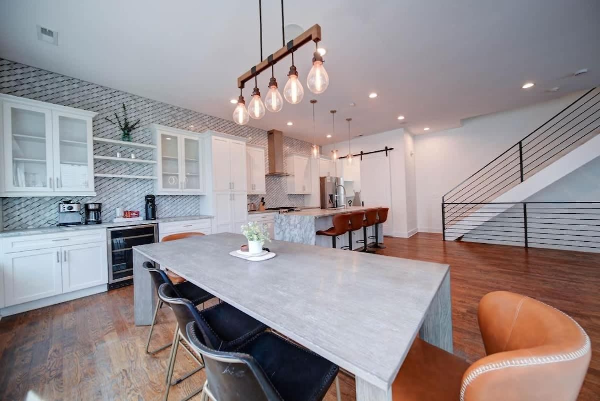 Modern Rooftop Townhome W Hot Tub & Skyline Views *