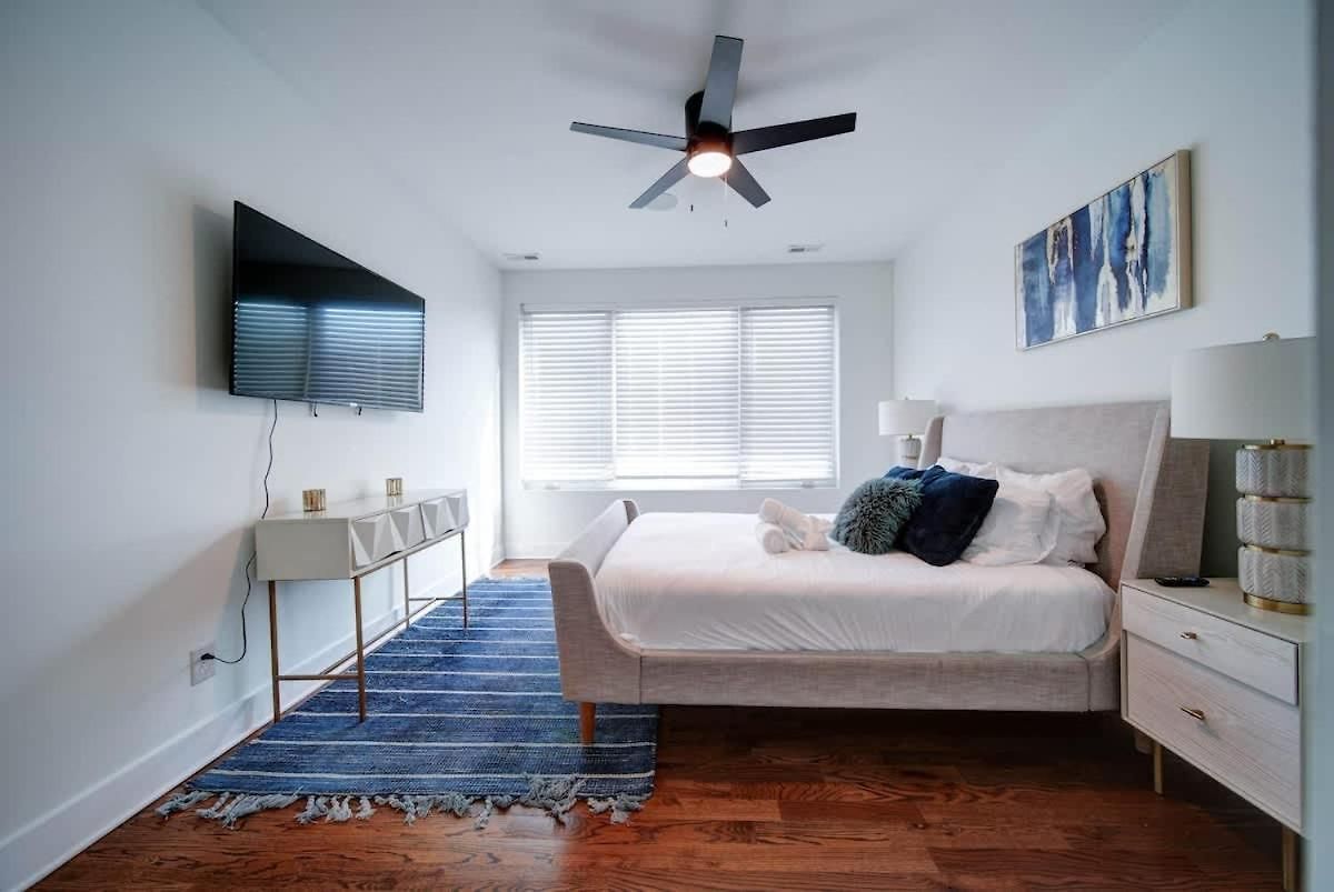 Modern Rooftop Townhome W Hot Tub & Skyline Views *