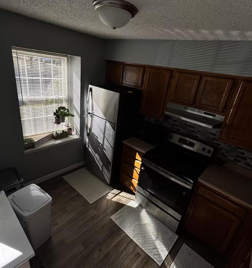 Holiday home Cozy Retreat With Led And Balcony Charlotte