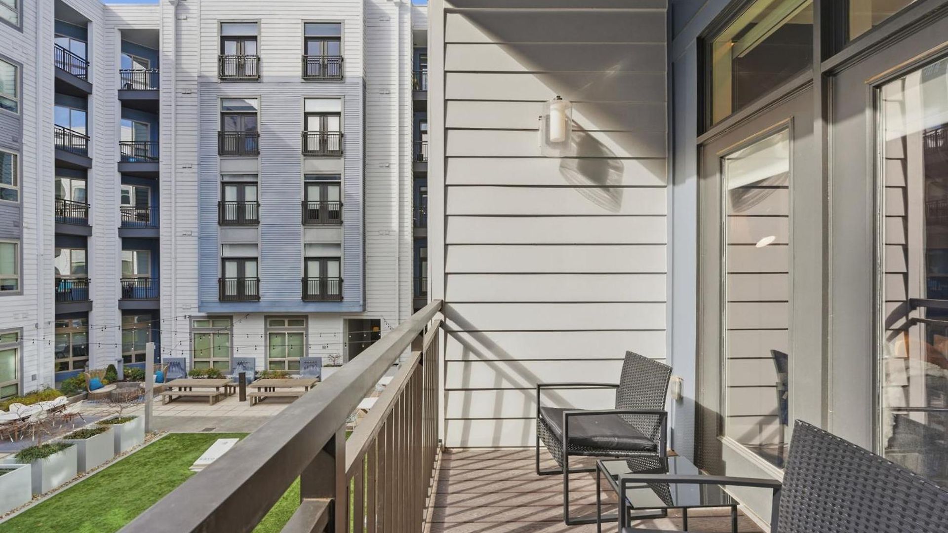 Apartment Urban Escape | Free Parking, Pool, Gym