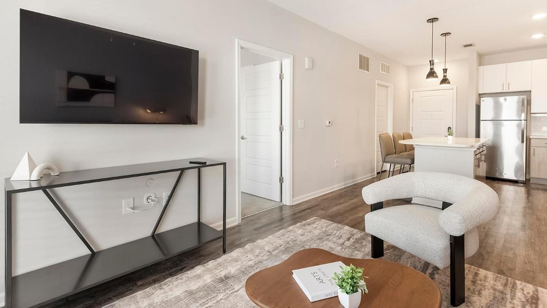 Landing Stunning 1bd Gym Pool Apartment *
