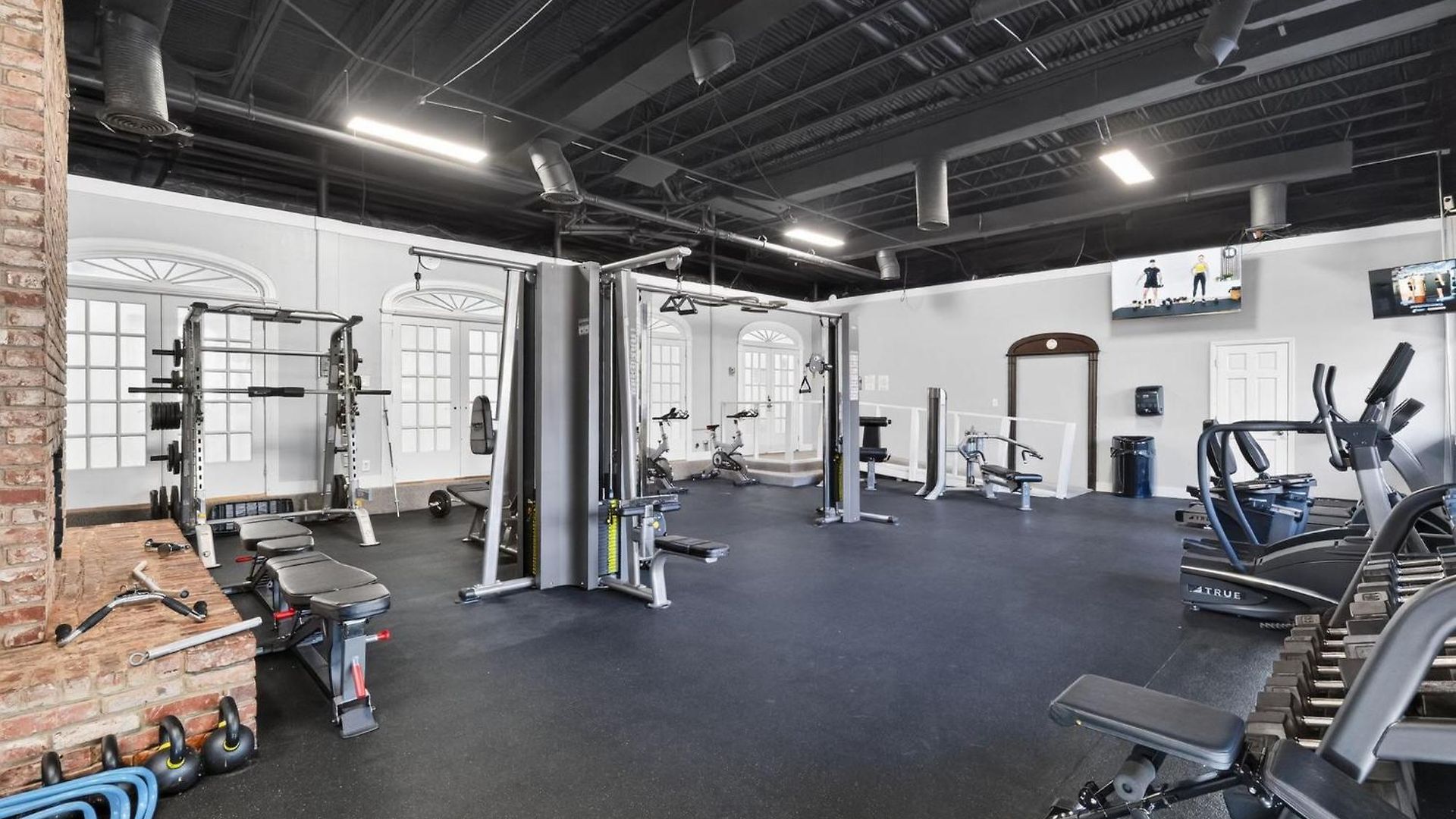 Lux Mins To Atrium Health & Airport Charlotte