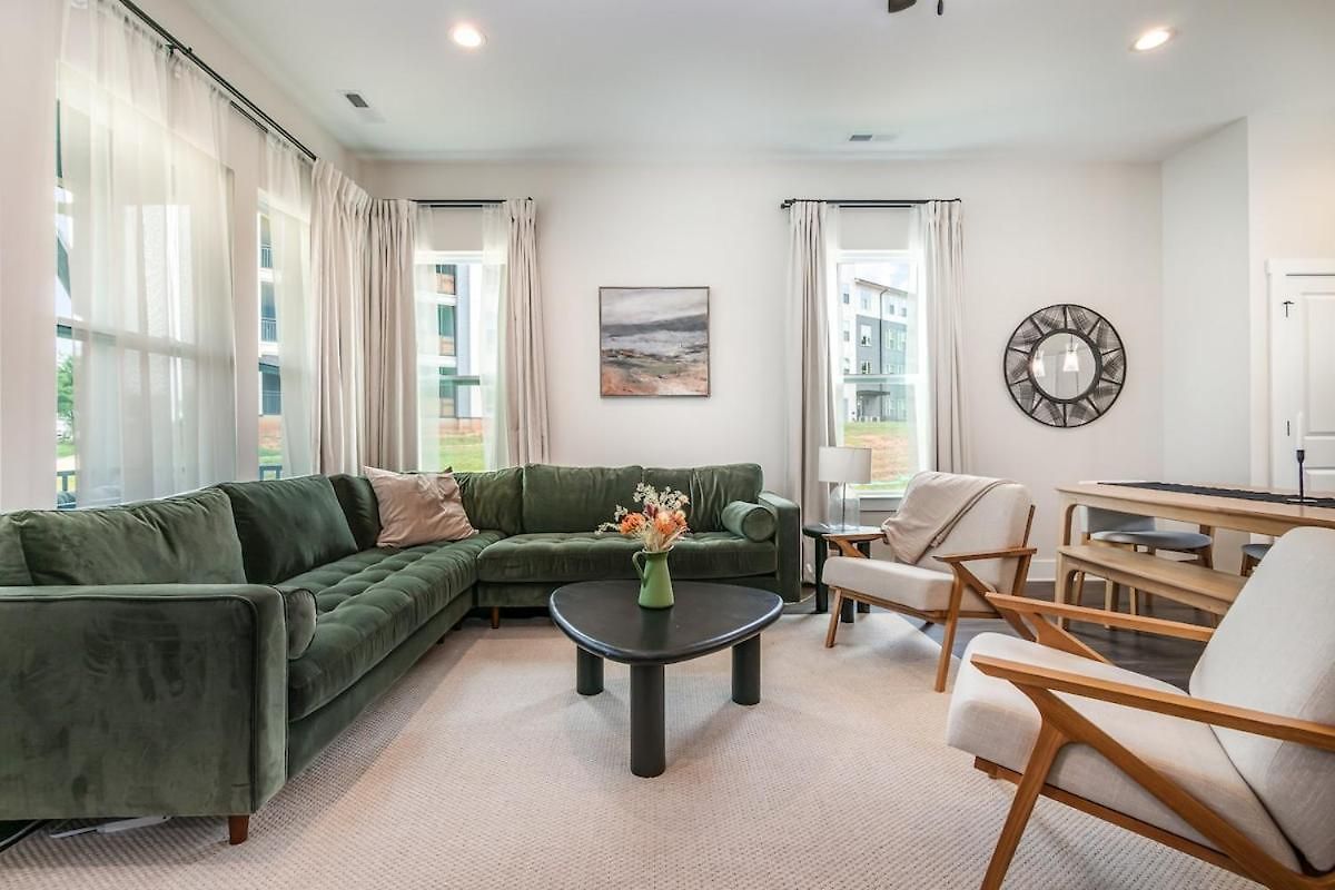 Spacious 4br Near Unc & Major Venues Apartment Charlotte