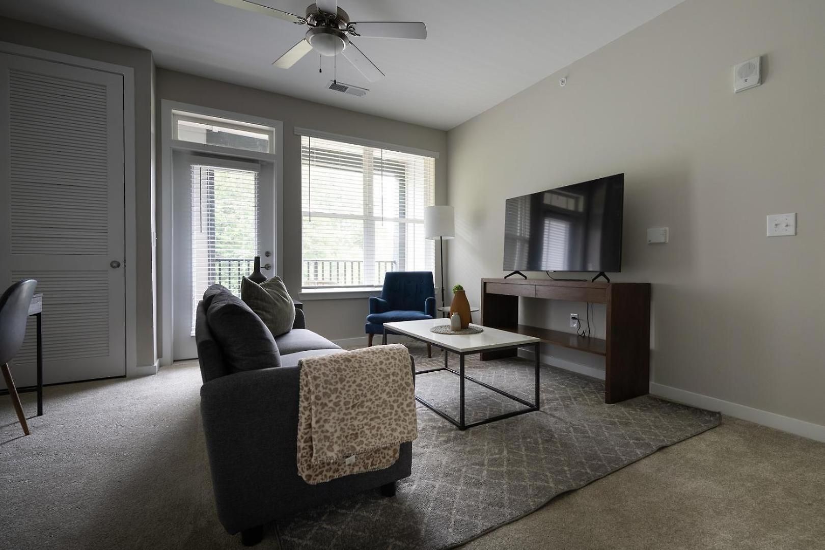 Landing Stunning 1bd Pool Yoga Apartment *