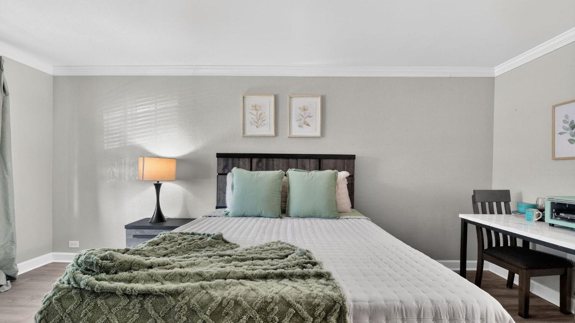 Lux Mins To Atrium Health & Airport Apartment *