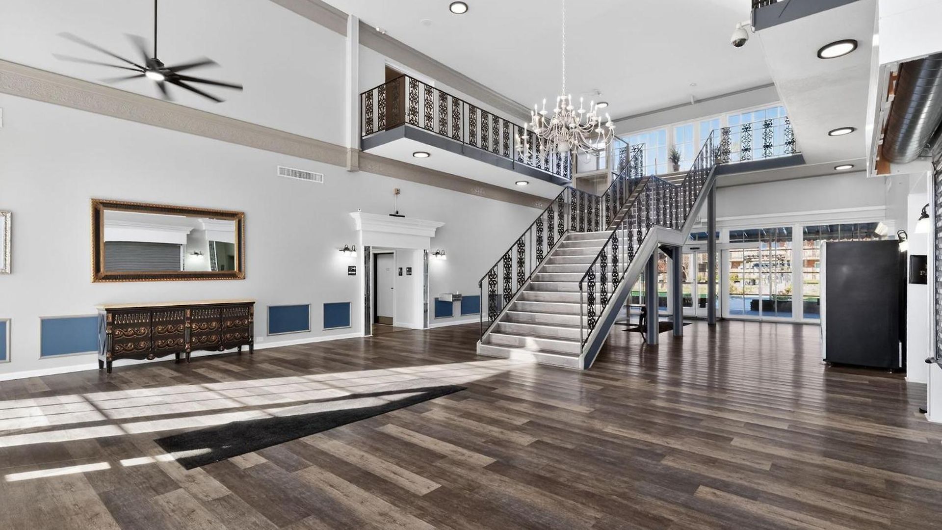 Lux Mins To Atrium Health & Airport Charlotte